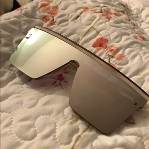 QUAY AUSTRALIA X ALYSSA VIOLET HINDSIGHT GOLD